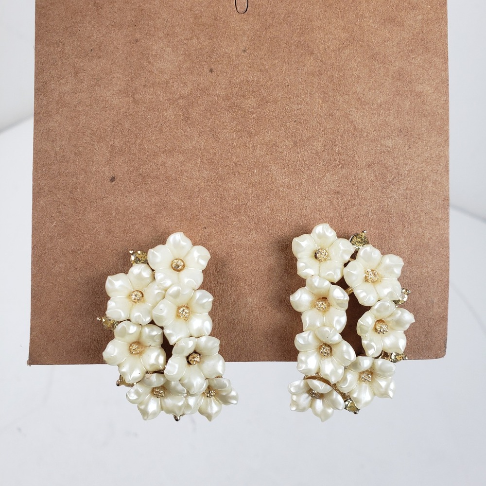 Vintage Star Cream Pearlized Flower Cluster Climbing Clip On Earrings